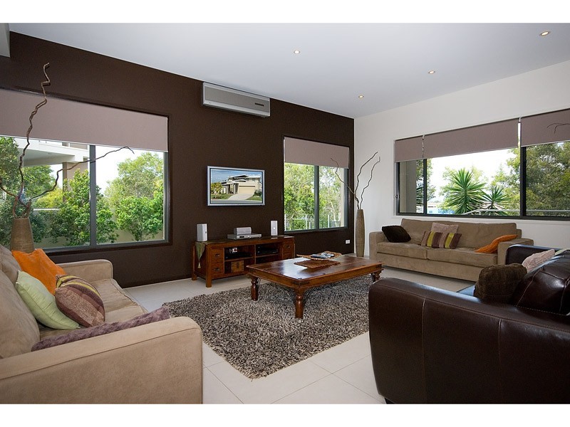 7012 Vista Drive, Benowa QLD 4217