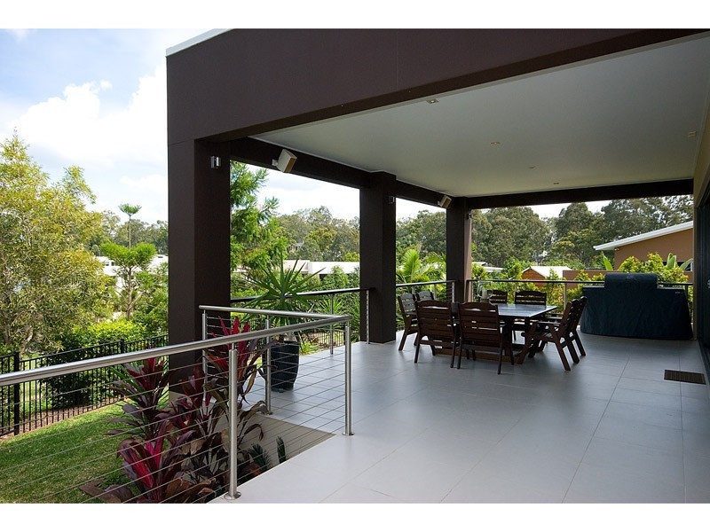 7012 Vista Drive, Benowa QLD 4217