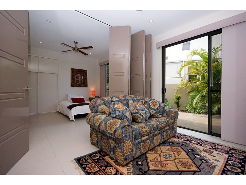 7012 Vista Drive, Benowa QLD 4217