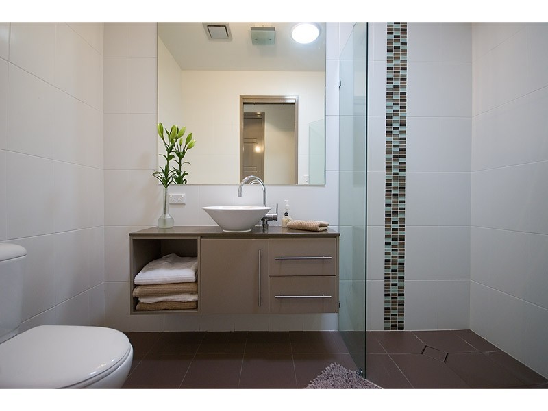 7012 Vista Drive, Benowa QLD 4217