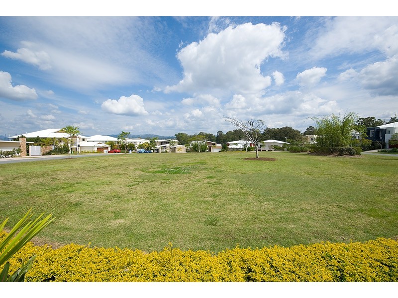 7012 Vista Drive, Benowa QLD 4217