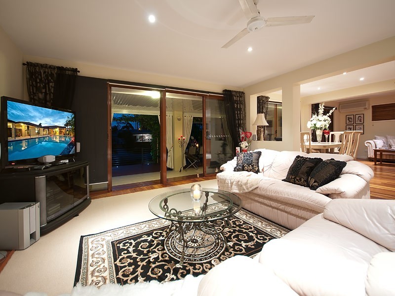 90 Campbell Street, Sorrento QLD 4217