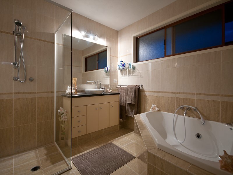 90 Campbell Street, Sorrento QLD 4217