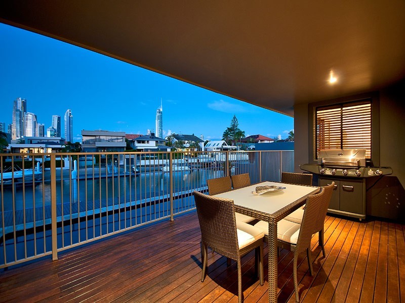 21 The Lido, Isle Of Capri QLD 4217