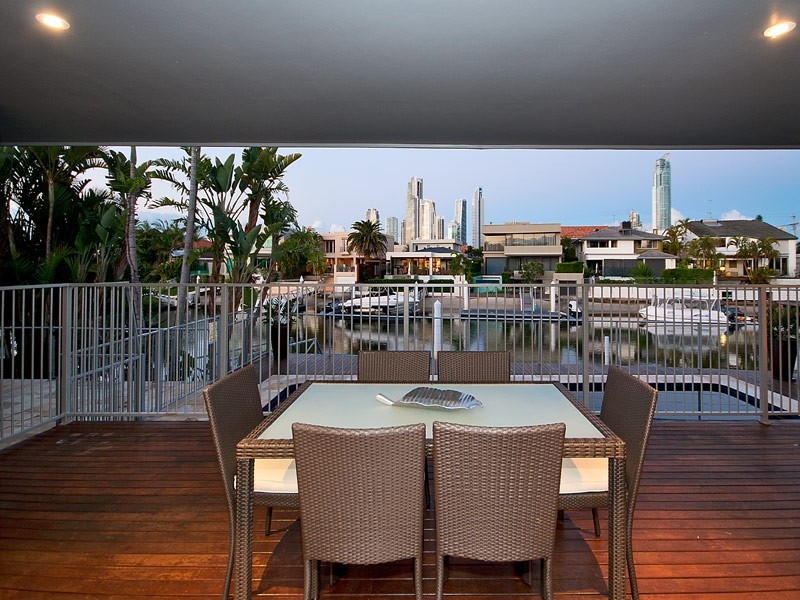 21 The Lido, Isle Of Capri QLD 4217