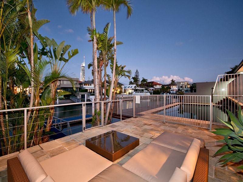 21 The Lido, Isle Of Capri QLD 4217