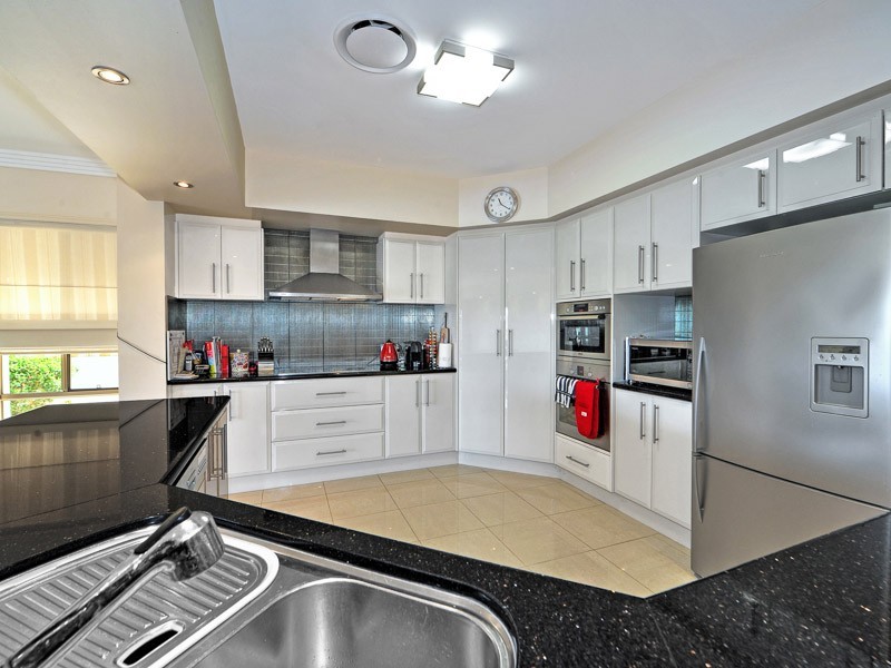 1030 Lakeview Terrace, Benowa QLD 4217