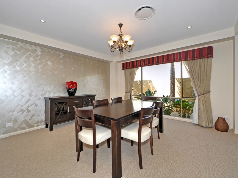 1030 Lakeview Terrace, Benowa QLD 4217