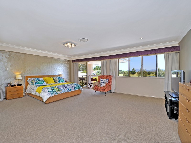 1030 Lakeview Terrace, Benowa QLD 4217