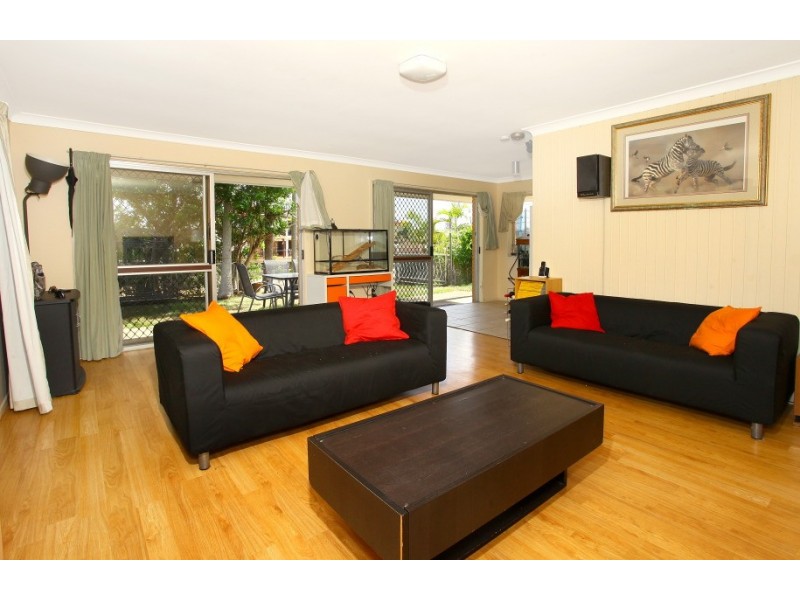 12 Carmel Court, Broadbeach Waters QLD 4218