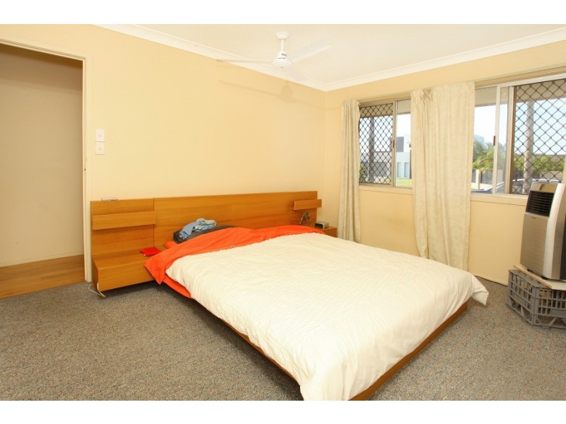 12 Carmel Court, Broadbeach Waters QLD 4218