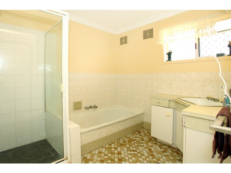 12 Carmel Court, Broadbeach Waters QLD 4218