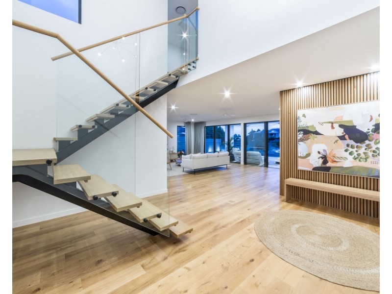 31 Kincardine Drive, Benowa Waters QLD 4217