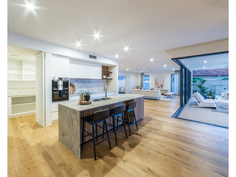 31 Kincardine Drive, Benowa Waters QLD 4217