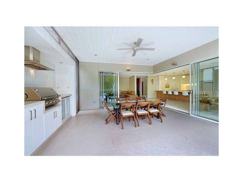 6011 The Boulevarde, Benowa QLD 4217