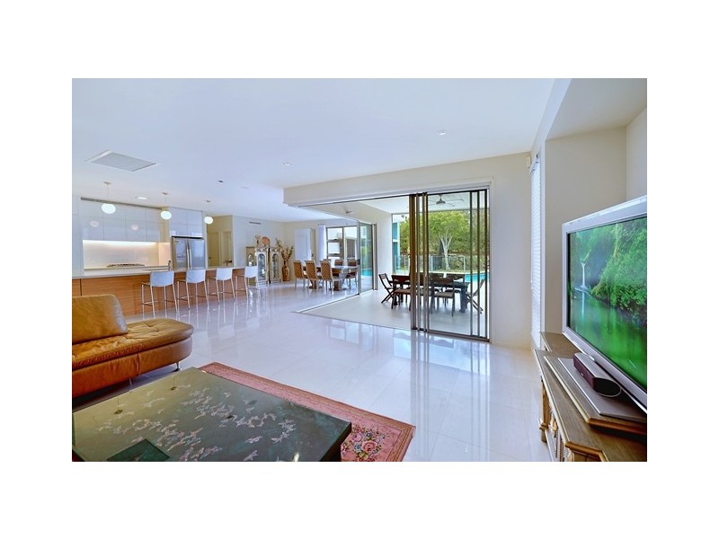 6011 The Boulevarde, Benowa QLD 4217