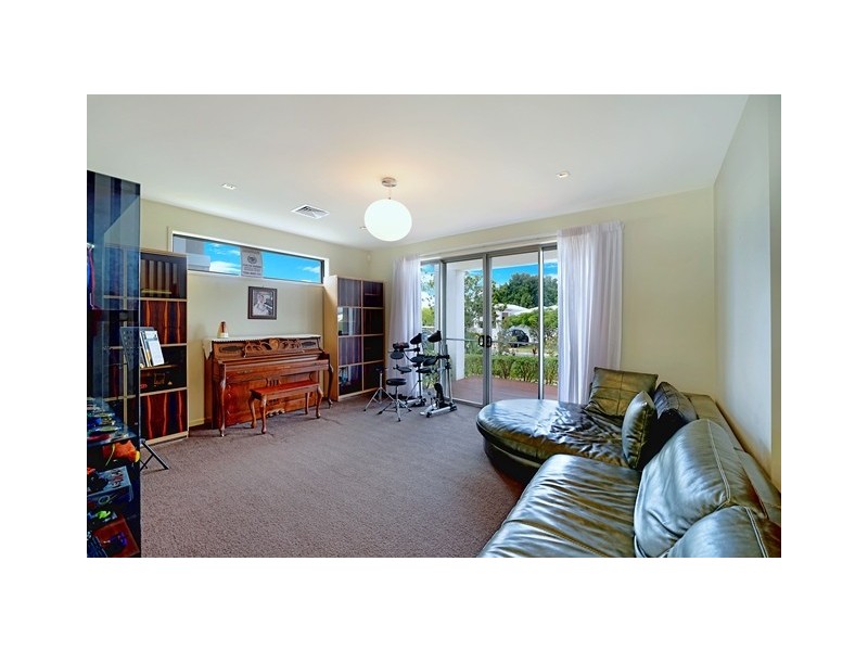 6011 The Boulevarde, Benowa QLD 4217