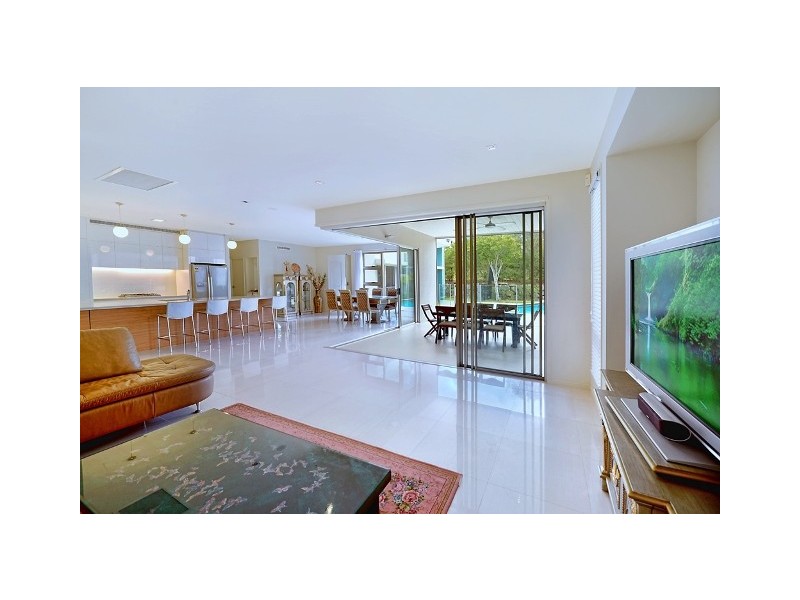 6011 The Boulevarde, Benowa QLD 4217