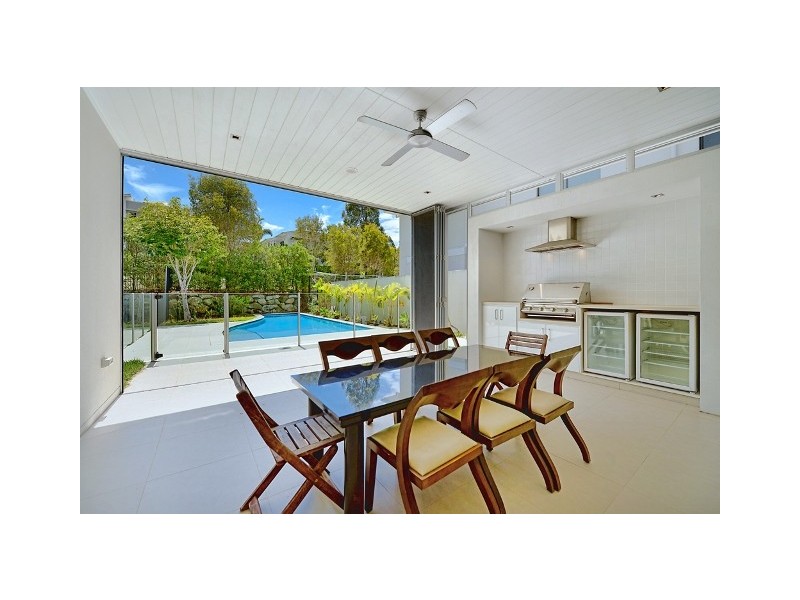 6011 The Boulevarde, Benowa QLD 4217