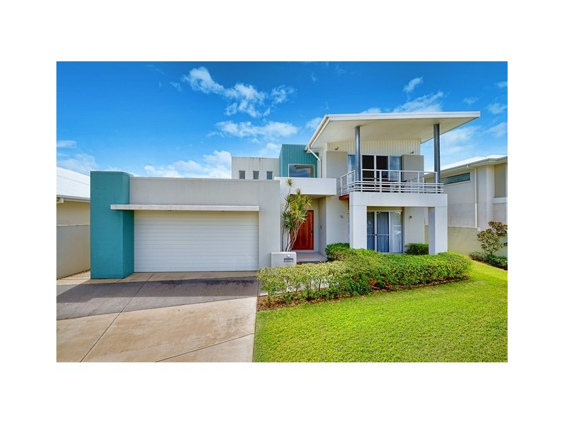 6011 The Boulevarde, Benowa QLD 4217