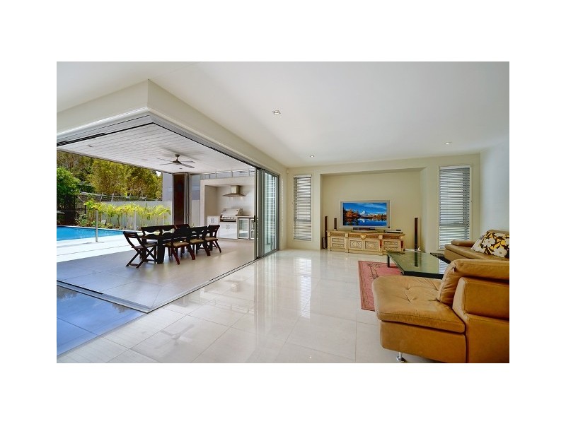 6011 The Boulevarde, Benowa QLD 4217