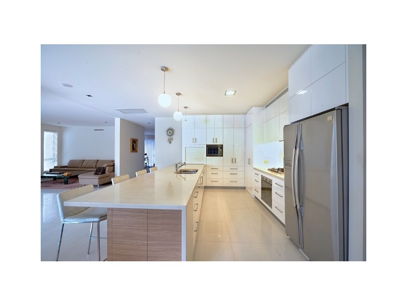 6011 The Boulevarde, Benowa QLD 4217