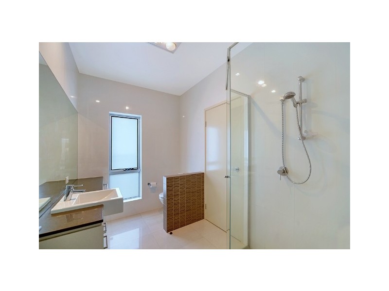 6011 The Boulevarde, Benowa QLD 4217