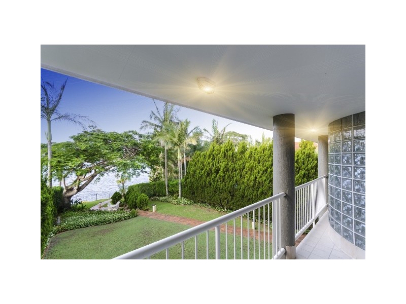 5 Cabana Boulevard, Benowa Waters QLD 4217