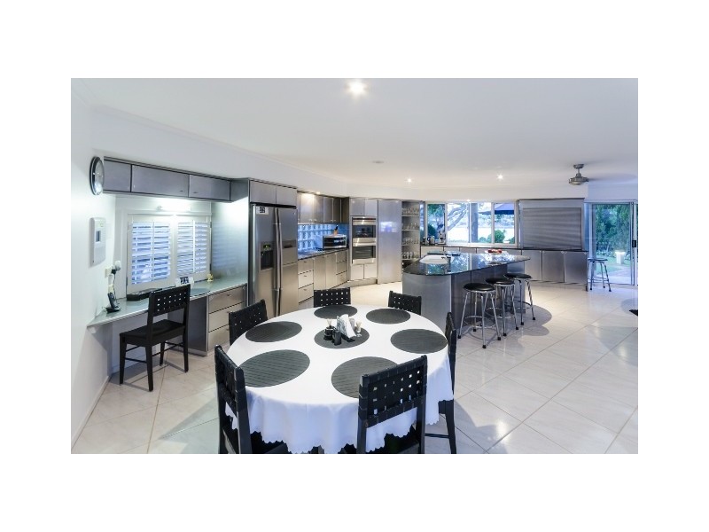 5 Cabana Boulevard, Benowa Waters QLD 4217