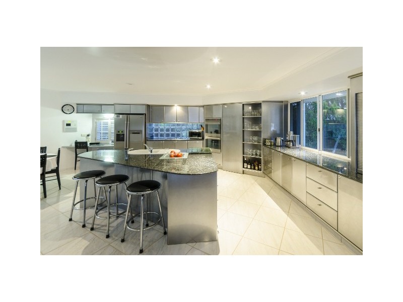 5 Cabana Boulevard, Benowa Waters QLD 4217