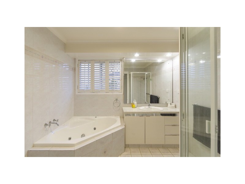 5 Cabana Boulevard, Benowa Waters QLD 4217