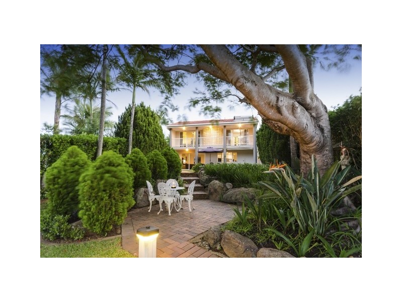 5 Cabana Boulevard, Benowa Waters QLD 4217