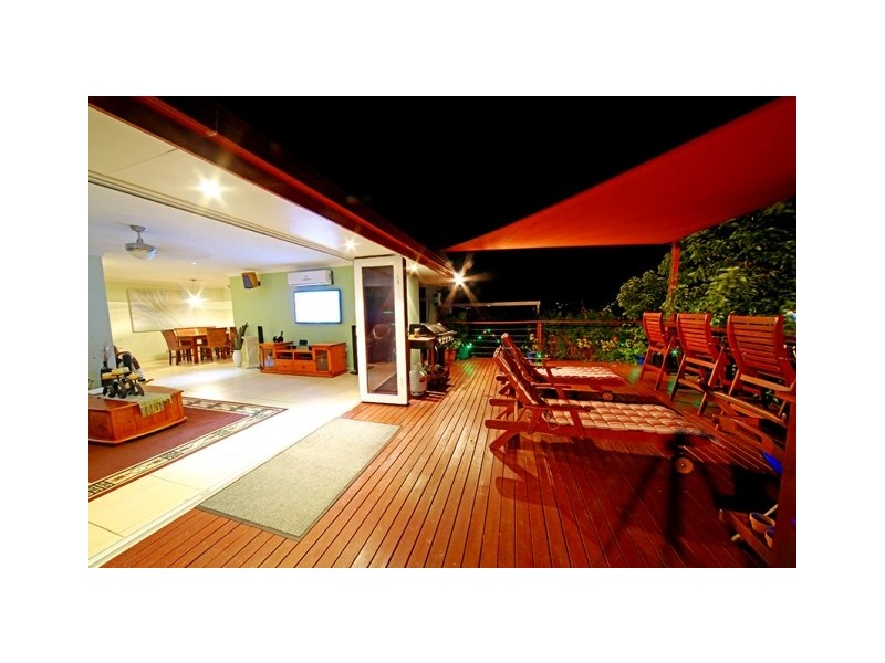 7 Gretel Drive, Mermaid Waters QLD 4218