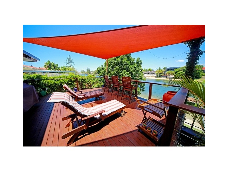 7 Gretel Drive, Mermaid Waters QLD 4218