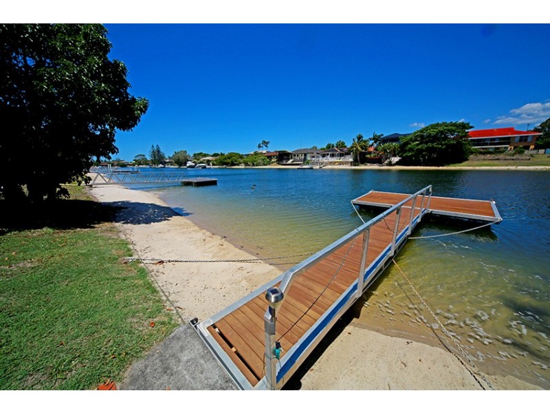 7 Gretel Drive, Mermaid Waters QLD 4218