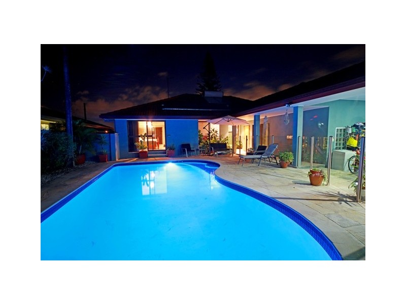 7 Gretel Drive, Mermaid Waters QLD 4218