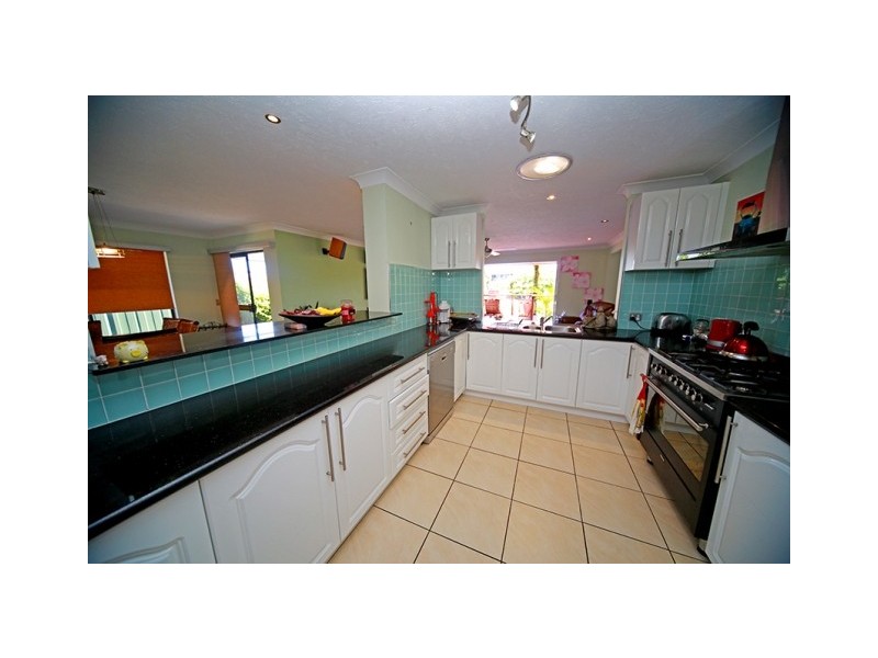 7 Gretel Drive, Mermaid Waters QLD 4218