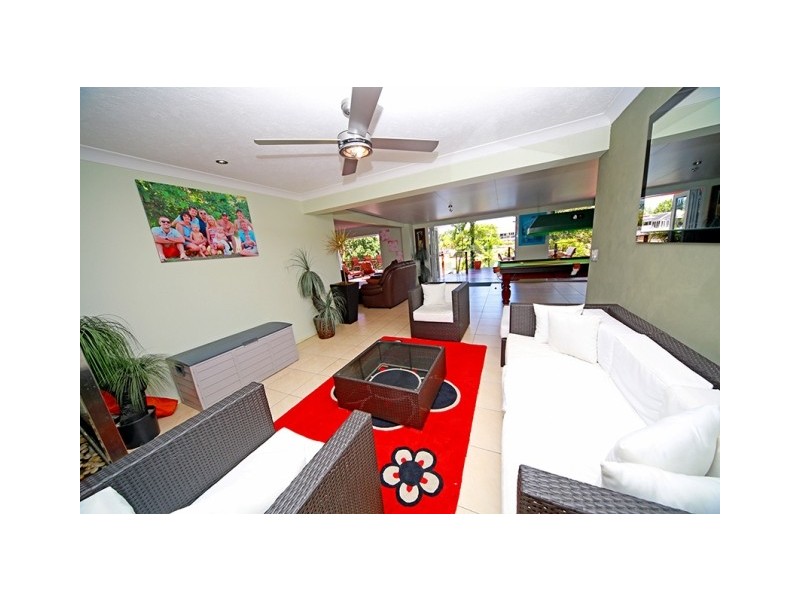 7 Gretel Drive, Mermaid Waters QLD 4218