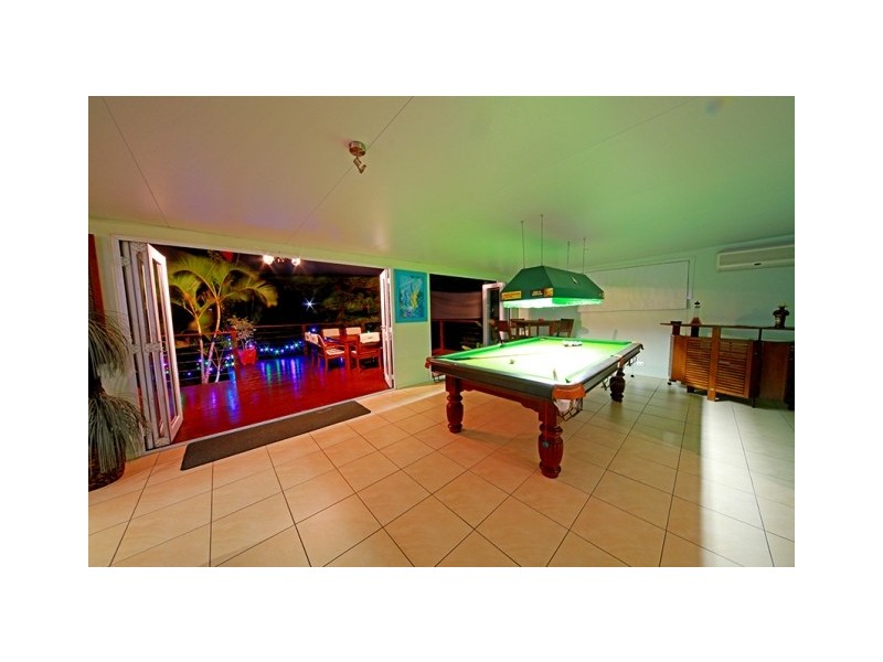 7 Gretel Drive, Mermaid Waters QLD 4218