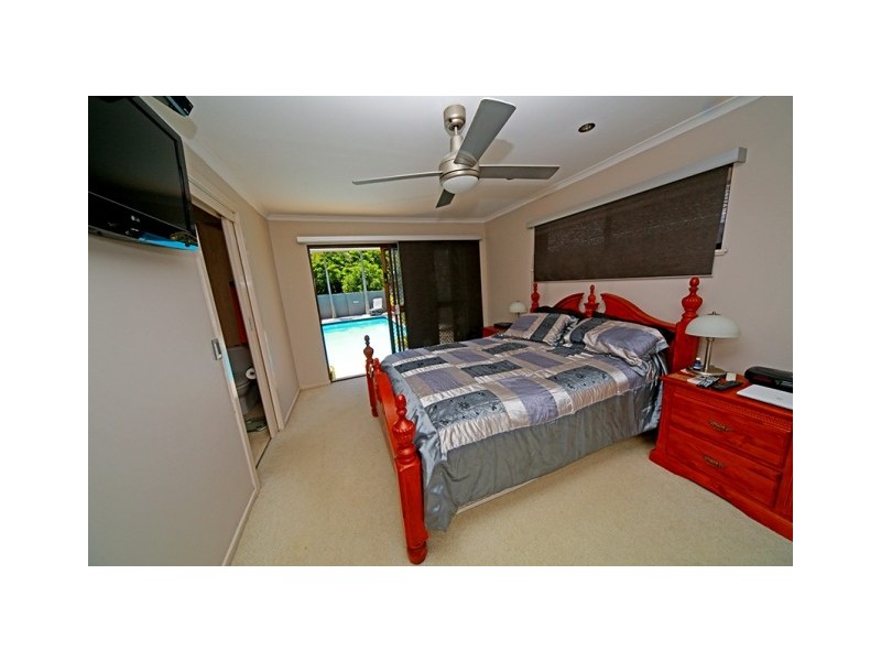 7 Gretel Drive, Mermaid Waters QLD 4218