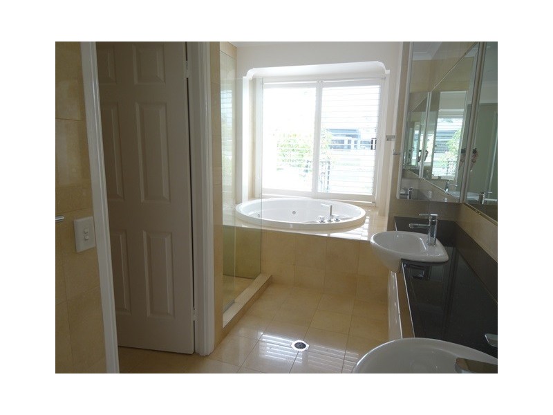 7306 Bayside Close, Sanctuary Cove QLD 4212