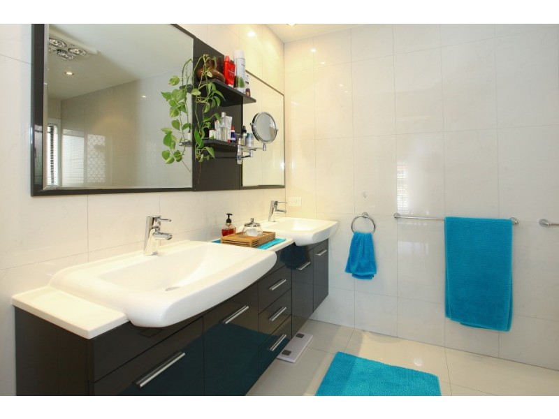 115 Campbell Street, Sorrento QLD 4217