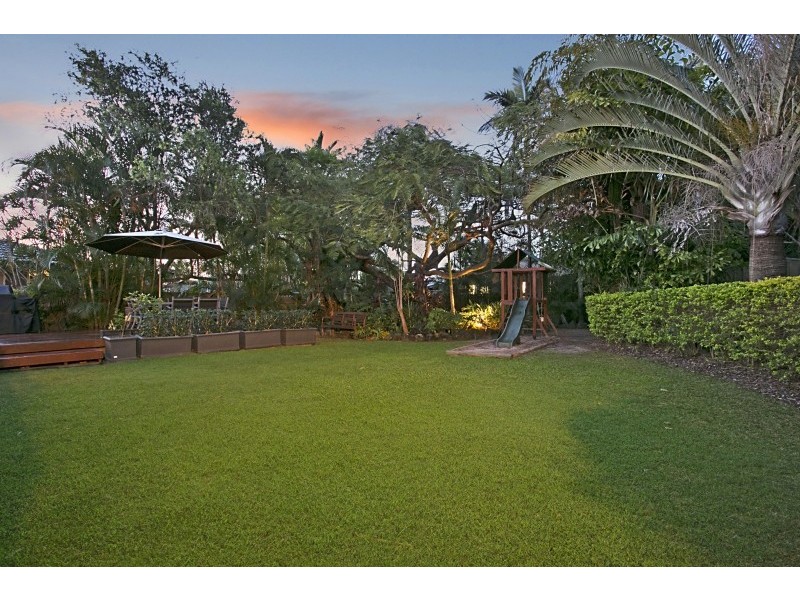 21 Dunkeith Avenue, Benowa Waters QLD 4217