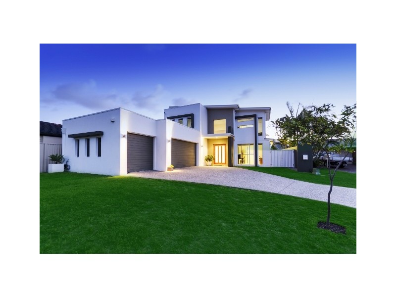 12 West Lynne, Benowa Waters QLD 4217