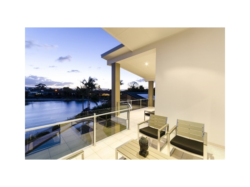 12 West Lynne, Benowa Waters QLD 4217