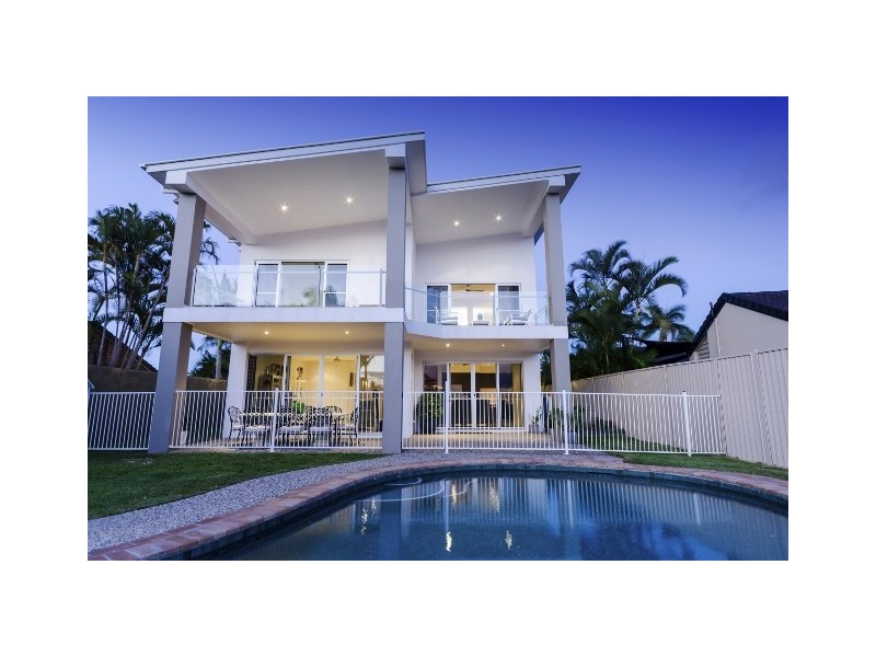 12 West Lynne, Benowa Waters QLD 4217