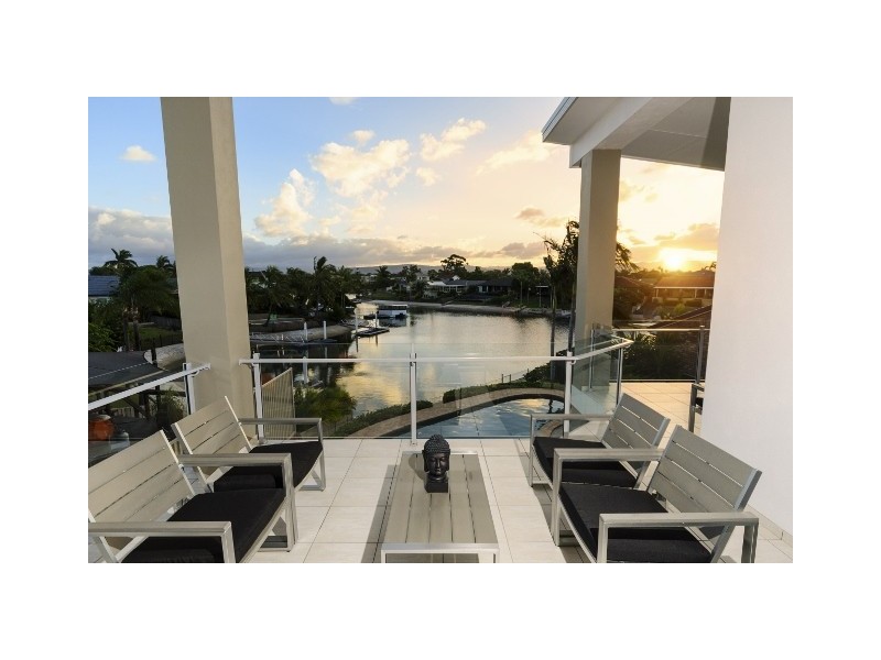 12 West Lynne, Benowa Waters QLD 4217