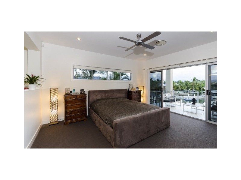 12 West Lynne, Benowa Waters QLD 4217