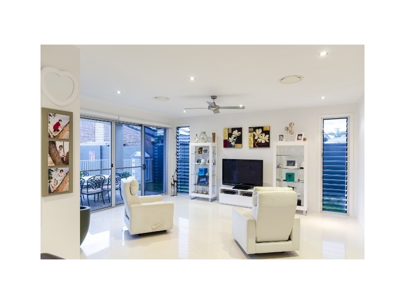 12 West Lynne, Benowa Waters QLD 4217