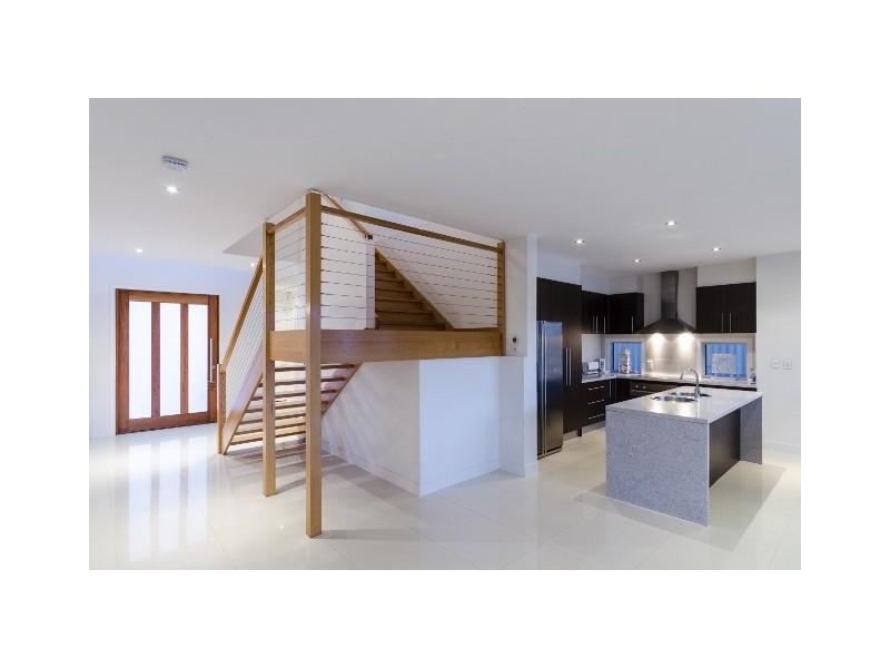 12 West Lynne, Benowa Waters QLD 4217